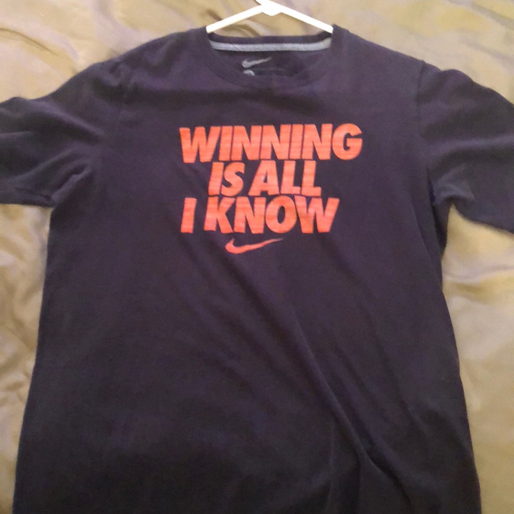 Black nike tee